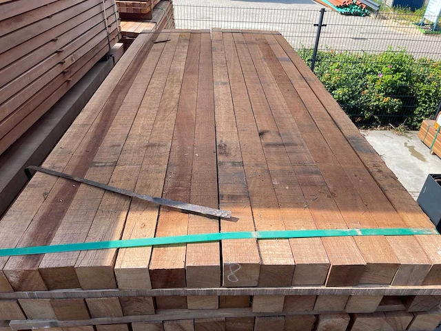 Massaranduba palen fijnbezaagd 2750x68x68mm (68x) - afbeelding 1 van  3