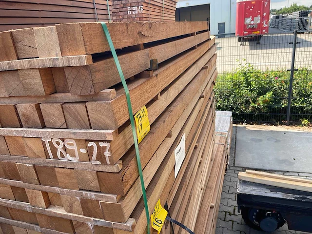 Massaranduba palen fijnbezaagd 2750x68x68mm (68x) - afbeelding 2 van  3