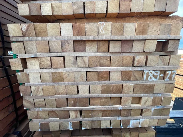 Massaranduba palen fijnbezaagd 2750x68x68mm (68x) - afbeelding 3 van  3