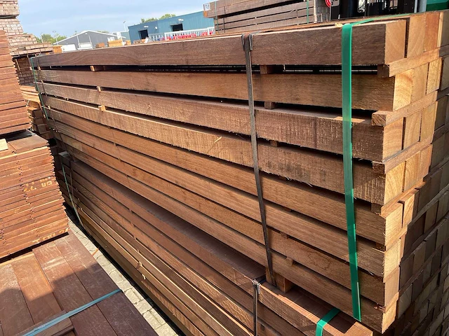 Massaranduba palen fijnbezaagd 2750x70x70mm (104x) - afbeelding 2 van  4