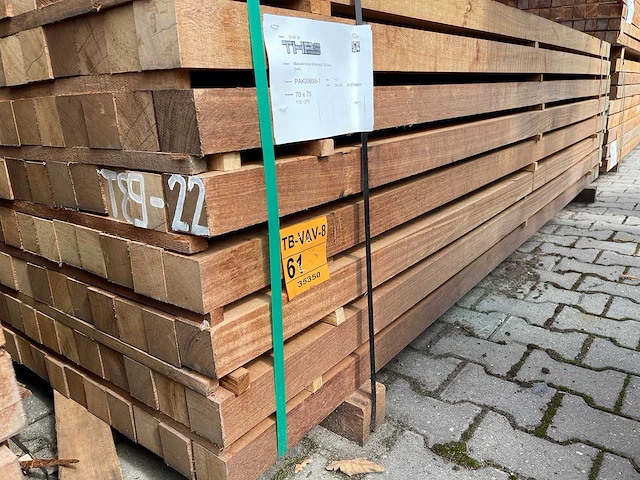 Massaranduba palen fijnbezaagd 2750x70x70mm (112x) - afbeelding 2 van  3