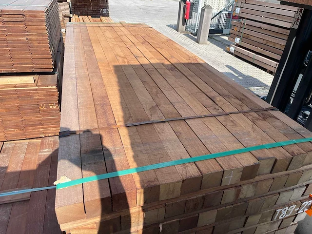 Massaranduba palen fijnbezaagd 2750x70x70mm (52x) - afbeelding 1 van  4