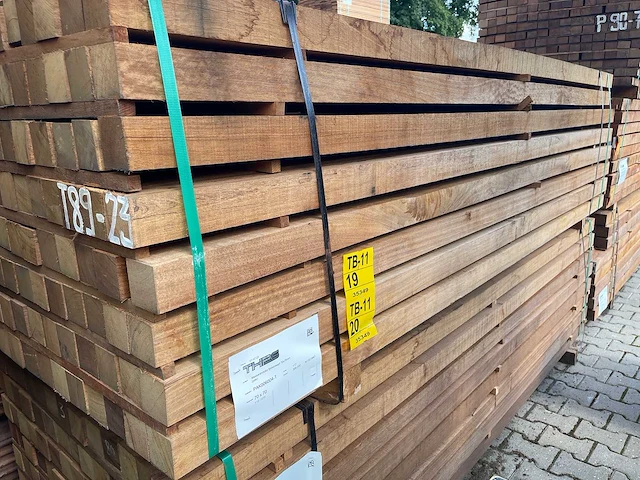Massaranduba palen fijnbezaagd 2750x70x70mm (56x) - afbeelding 2 van  3