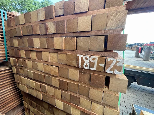 Massaranduba palen fijnbezaagd 2750x70x70mm (56x) - afbeelding 3 van  3