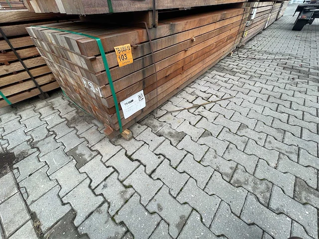 Massaranduba palen fijnbezaagd 3050x60x60mm (135x) - afbeelding 4 van  4