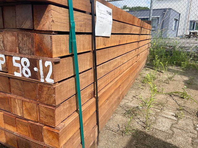 Massaranduba palen fijnbezaagd 3050x60x60mm (135x) - afbeelding 2 van  4