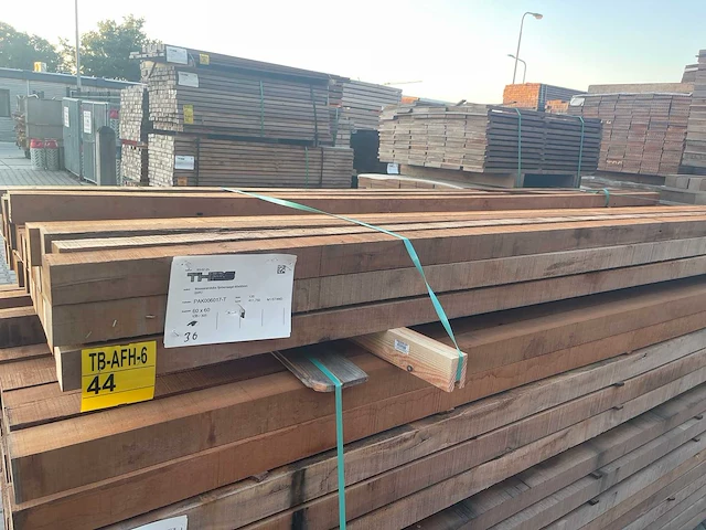 Massaranduba palen fijnbezaagd 3050x60x60mm (36x) - afbeelding 4 van  4