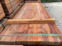 Massaranduba palen fijnbezaagd 3050x70x70mm (104x) - afbeelding 1 van  3