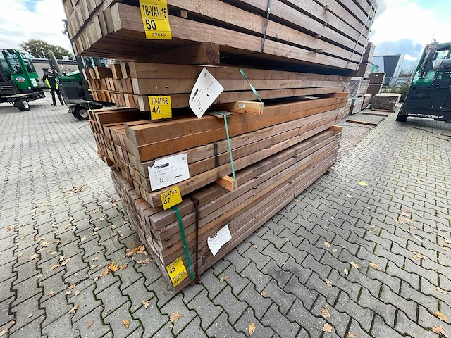 Massaranduba palen fijnbezaagd 3050x70x70mm (104x) - afbeelding 4 van  4