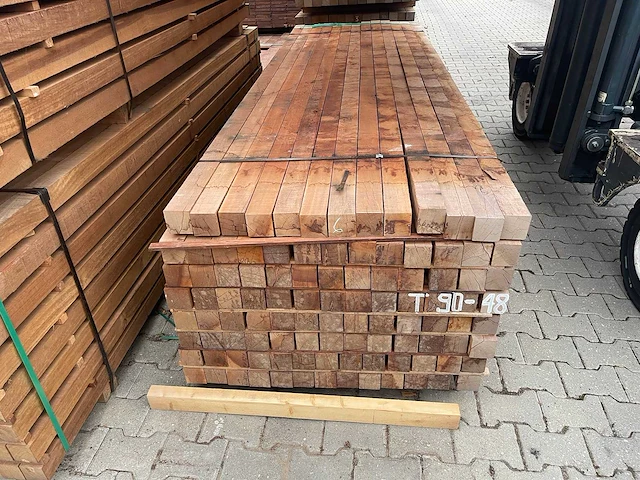 Massaranduba palen fijnbezaagd 3050x70x70mm (52x) - afbeelding 1 van  3