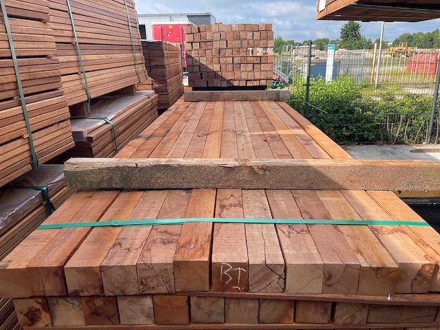 Massaranduba palen fijnbezaagd 3050x70x70mm (54x) - afbeelding 1 van  3
