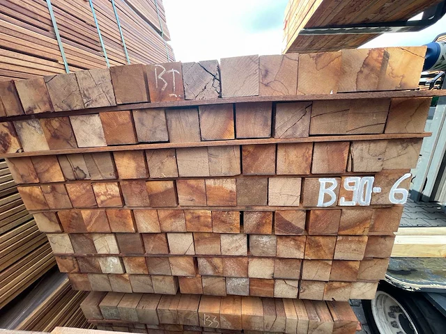 Massaranduba palen fijnbezaagd 3050x70x70mm (54x) - afbeelding 3 van  3