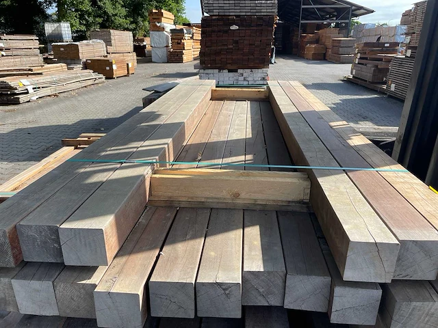 Massaranduba palen geschaafd 2500x90x90mm (17x) - afbeelding 1 van  3