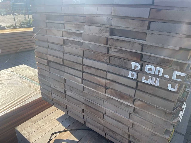 Massaranduba planken fijnbezaagd 2000-2500x150x30mm (108x) - afbeelding 3 van  3