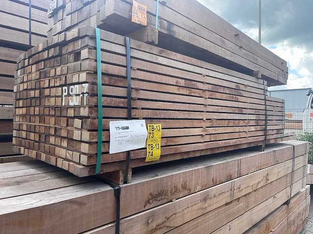 Massaranduba regels fijnbezaagd 2000-2500x60x40mm (108x) - afbeelding 4 van  4