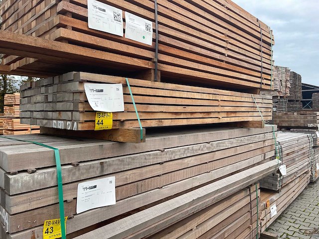 Massaranduba regels fijnbezaagd 2000-2500x60x40mm (92x) - afbeelding 4 van  4