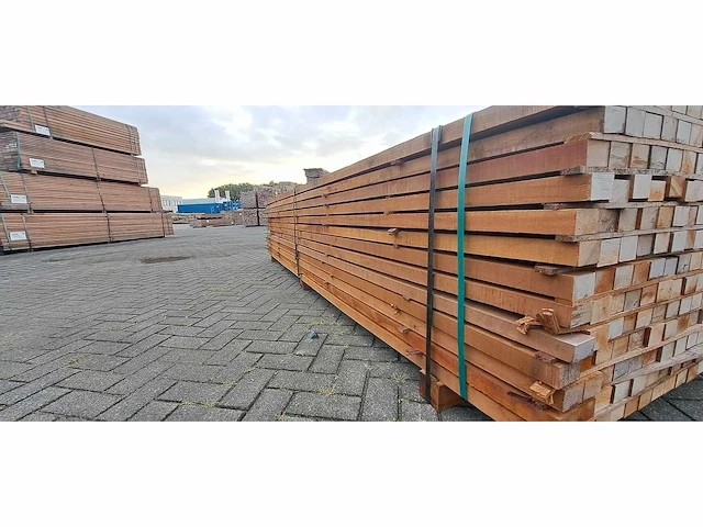 Massaranduba regels fijnbezaagd 3000x60x40mm (132x) - afbeelding 2 van  4