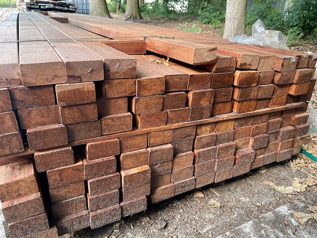 Massaranduba regels fijnbezaagd 3650x70x40mm (115x) - afbeelding 3 van  3