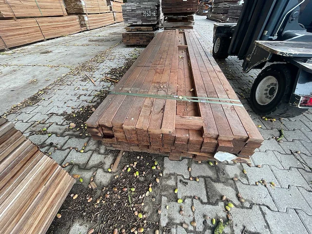 Massaranduba regels fijnbezaagd 3650x70x40mm (115x) - afbeelding 1 van  3