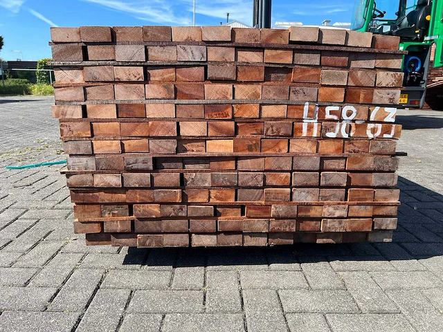 Massaranduba regels fijnbezaagd 5000x60x40mm (105x) - afbeelding 3 van  4