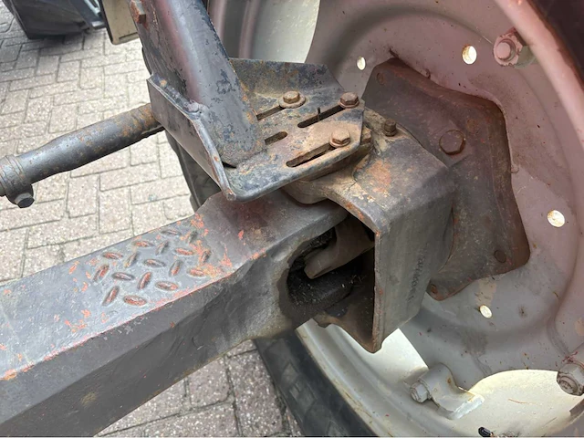 Massey ferguson - 1990 - 3125 - tweewielaangedreven landbouwtractor - afbeelding 15 van  56