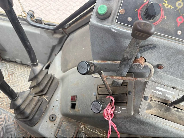 Massey ferguson - 1990 - 3125 - tweewielaangedreven landbouwtractor - afbeelding 46 van  56