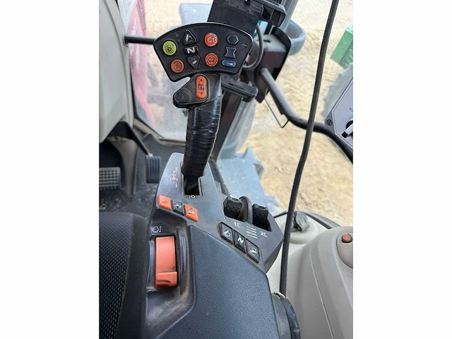 Massey-ferguson - 2019 - 7724s - dyna vt transmissie - vierwielaangedreven landbouwtractor - afbeelding 8 van  20