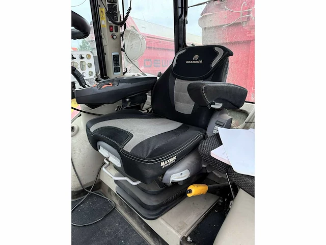Massey-ferguson - 2019 - 7724s - dyna vt transmissie - vierwielaangedreven landbouwtractor - afbeelding 16 van  20