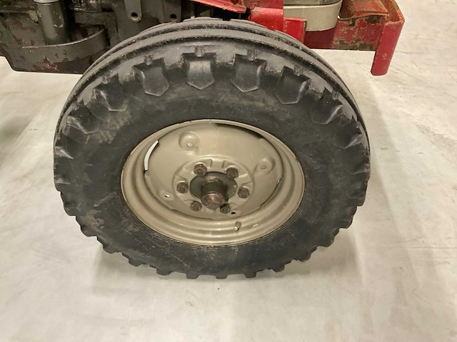 Massey ferguson 165 smalspoor oldtimer tractor - afbeelding 9 van  18