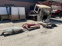 Massey ferguson 35 en 135 cabine tractor onderdelen - afbeelding 1 van  7