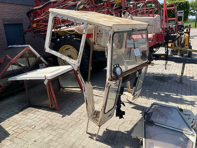 Massey ferguson 35 en 135 cabine tractor onderdelen - afbeelding 5 van  7