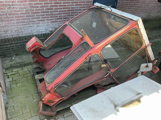 Massey ferguson 35 en 135 cabine tractor onderdelen - afbeelding 7 van  7