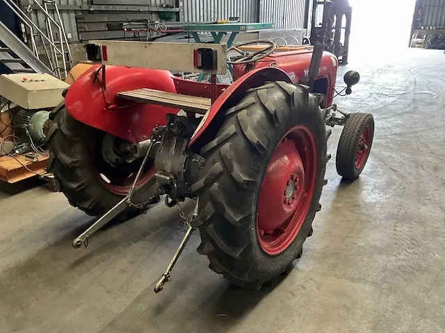 Massey ferguson 35 oldtimer tractor - afbeelding 10 van  15