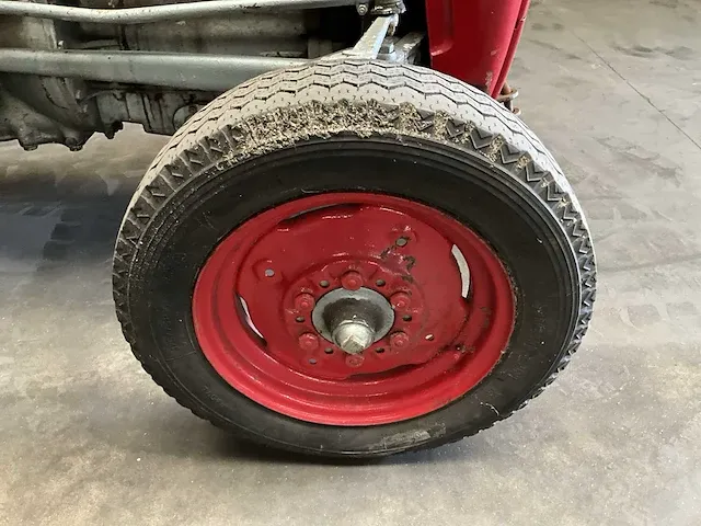 Massey ferguson 35 oldtimer tractor - afbeelding 13 van  15
