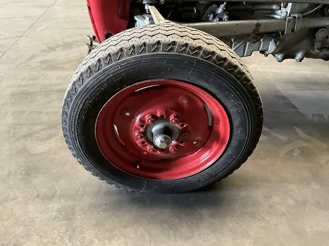 Massey ferguson 35 oldtimer tractor - afbeelding 14 van  15