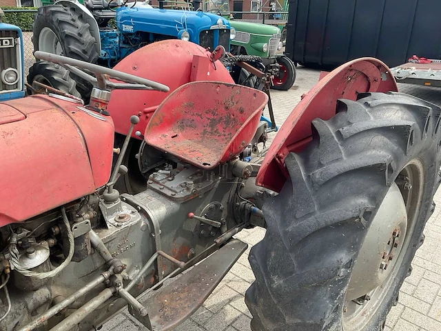 Massey ferguson 35 tweewielaangedreven landbouwtractor - afbeelding 3 van  20