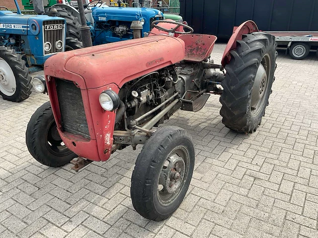 Massey ferguson 35 tweewielaangedreven landbouwtractor - afbeelding 1 van  20