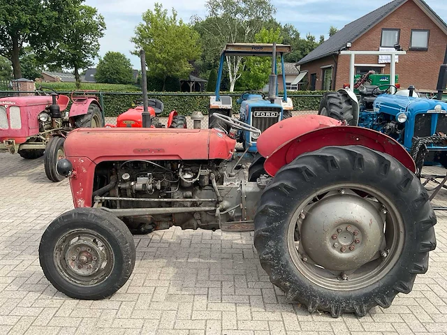 Massey ferguson 35 tweewielaangedreven landbouwtractor - afbeelding 19 van  20