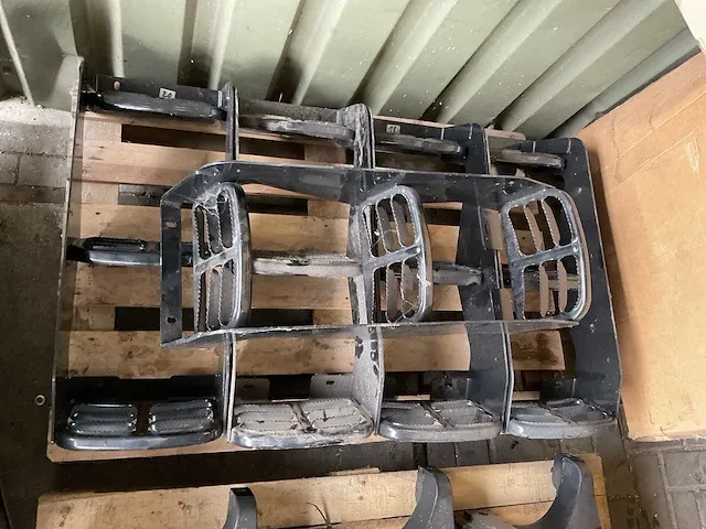 Massey ferguson cabinetrap rechts (5x) - afbeelding 1 van  3