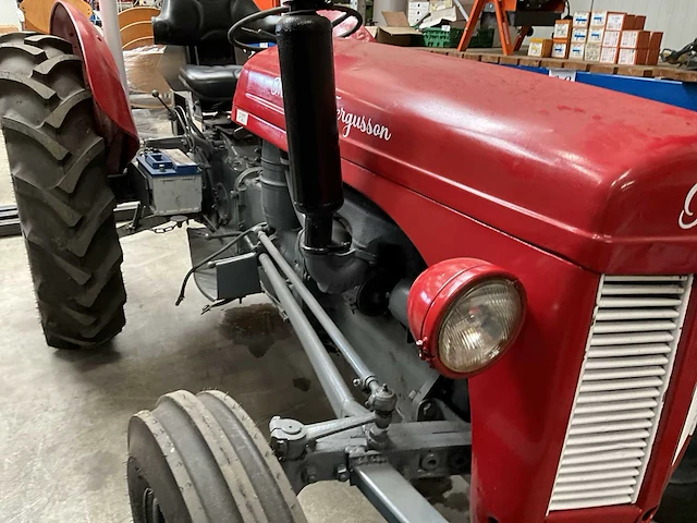 Massey ferguson oldtimer tractor - afbeelding 7 van  24