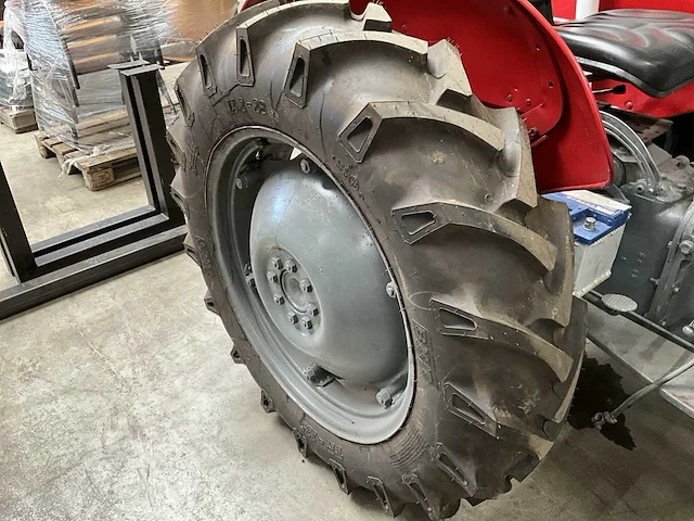 Massey ferguson oldtimer tractor - afbeelding 9 van  24