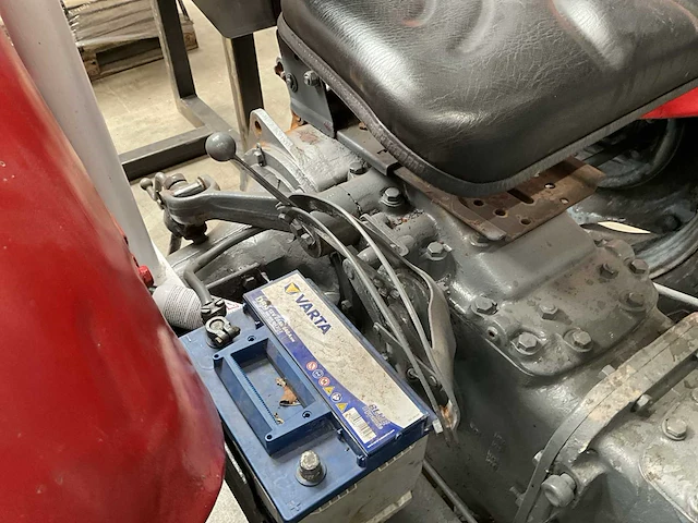 Massey ferguson oldtimer tractor - afbeelding 10 van  24
