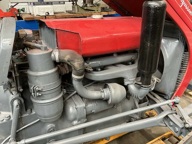 Massey ferguson oldtimer tractor - afbeelding 6 van  25