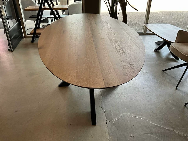 Massief eiken ovale eetkamertafel - afbeelding 1 van  5