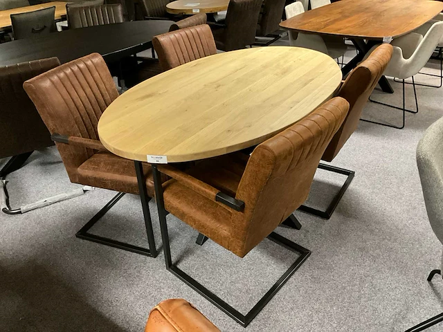 Massief eiken ovale eetkamertafel - afbeelding 1 van  9