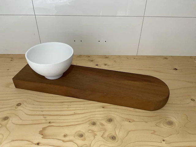 Massief hout planchet 70x18x6cm met solid surface opzetfontein 20cm - afbeelding 2 van  4