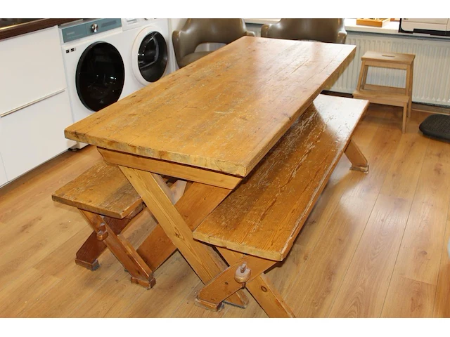 Massief houten kantinetafel met 2 banken. afm. 168 x 72 x 75 cm. - afbeelding 3 van  3