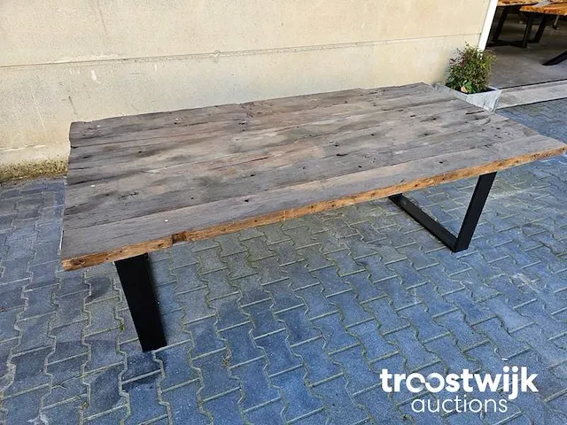 Massief oud houten eettafel incl. stalen onderstel 201cm breedte 99-106cm hoogte 74cm - afbeelding 1 van  5