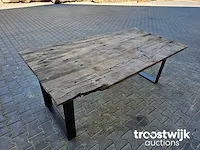 Massief oud houten eettafel incl. stalen onderstel 201cm breedte 99-106cm hoogte 74cm - afbeelding 3 van  5