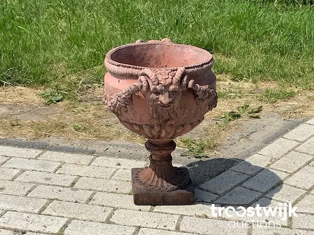 Massief stenen franse plantenbak - afbeelding 1 van  3